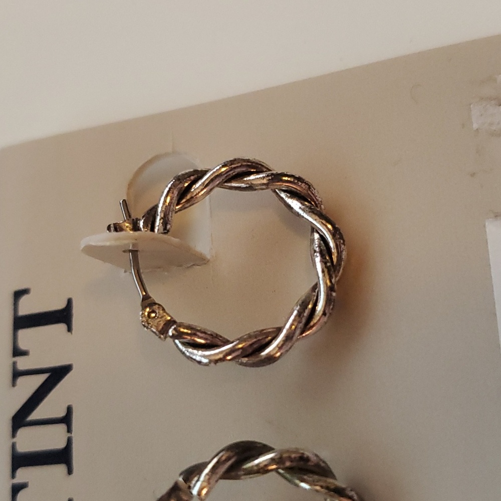 Wrapped hoop earrings - Picture 3 of 3